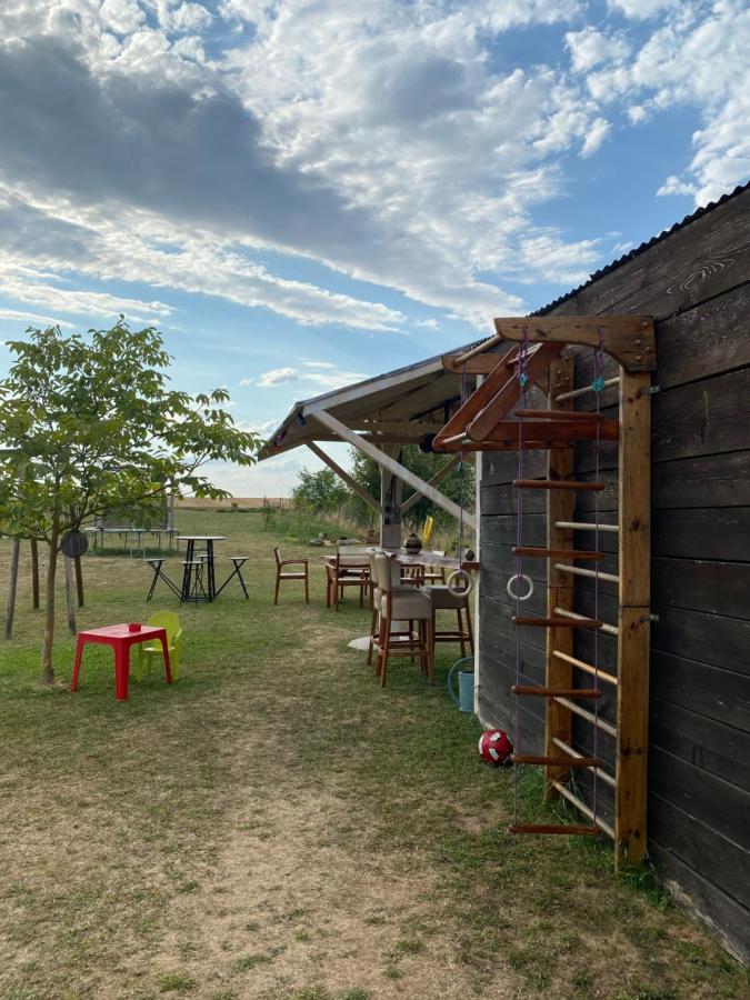 Villa Complexe Familial Charmes  Exterior foto
