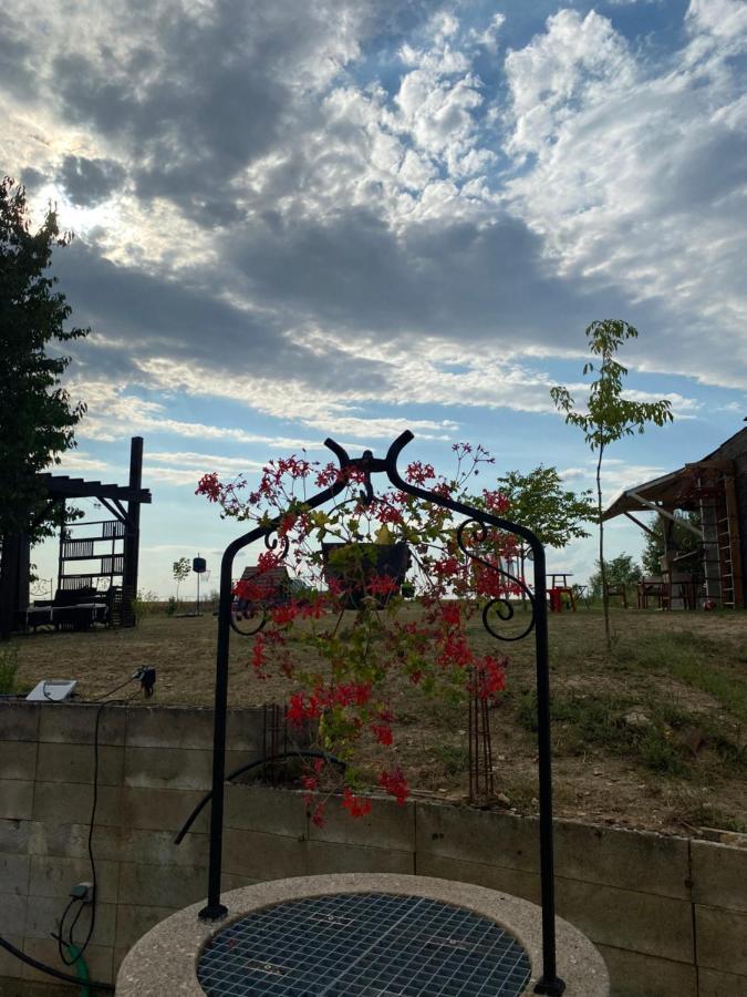 Villa Complexe Familial Charmes  Exterior foto